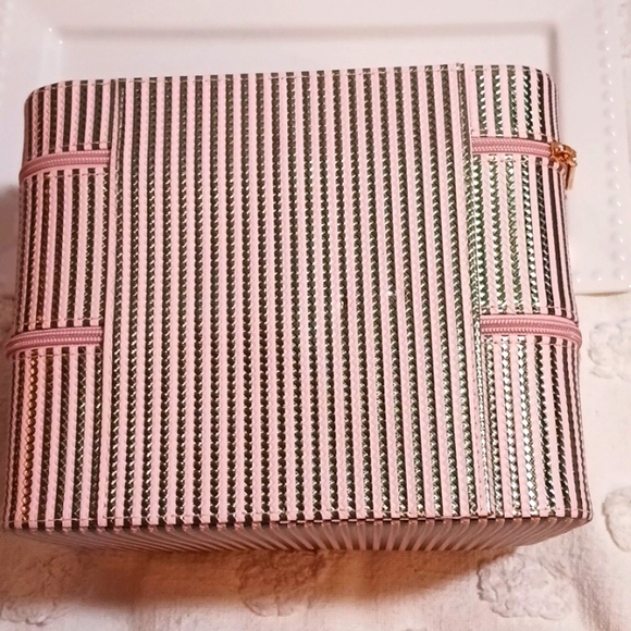 Gorgeous โ๏ธ Vince Camuto Jumbo Size Jewelry Box/Storage - Picture 5 of 8